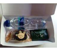 Kue Kotak (isi 4 + air mineral botol)